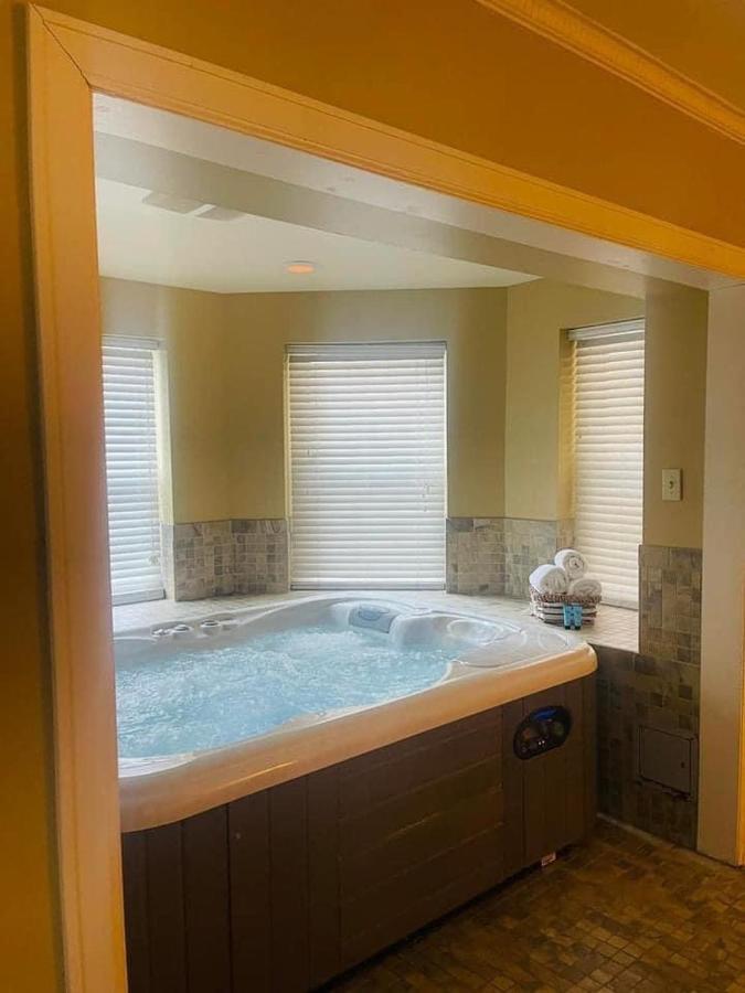 טופיקה Senate Suites Extended Stay Hotel מראה חיצוני תמונה