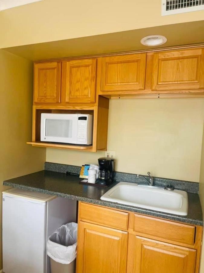 טופיקה Senate Suites Extended Stay Hotel מראה חיצוני תמונה