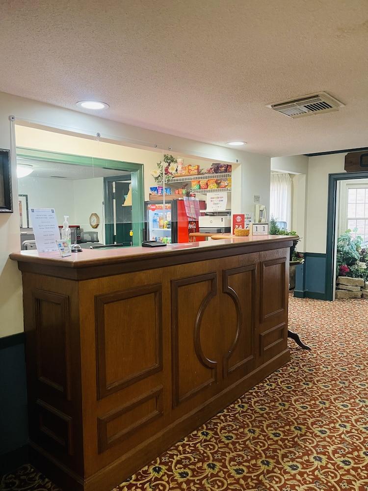טופיקה Senate Suites Extended Stay Hotel מראה חיצוני תמונה