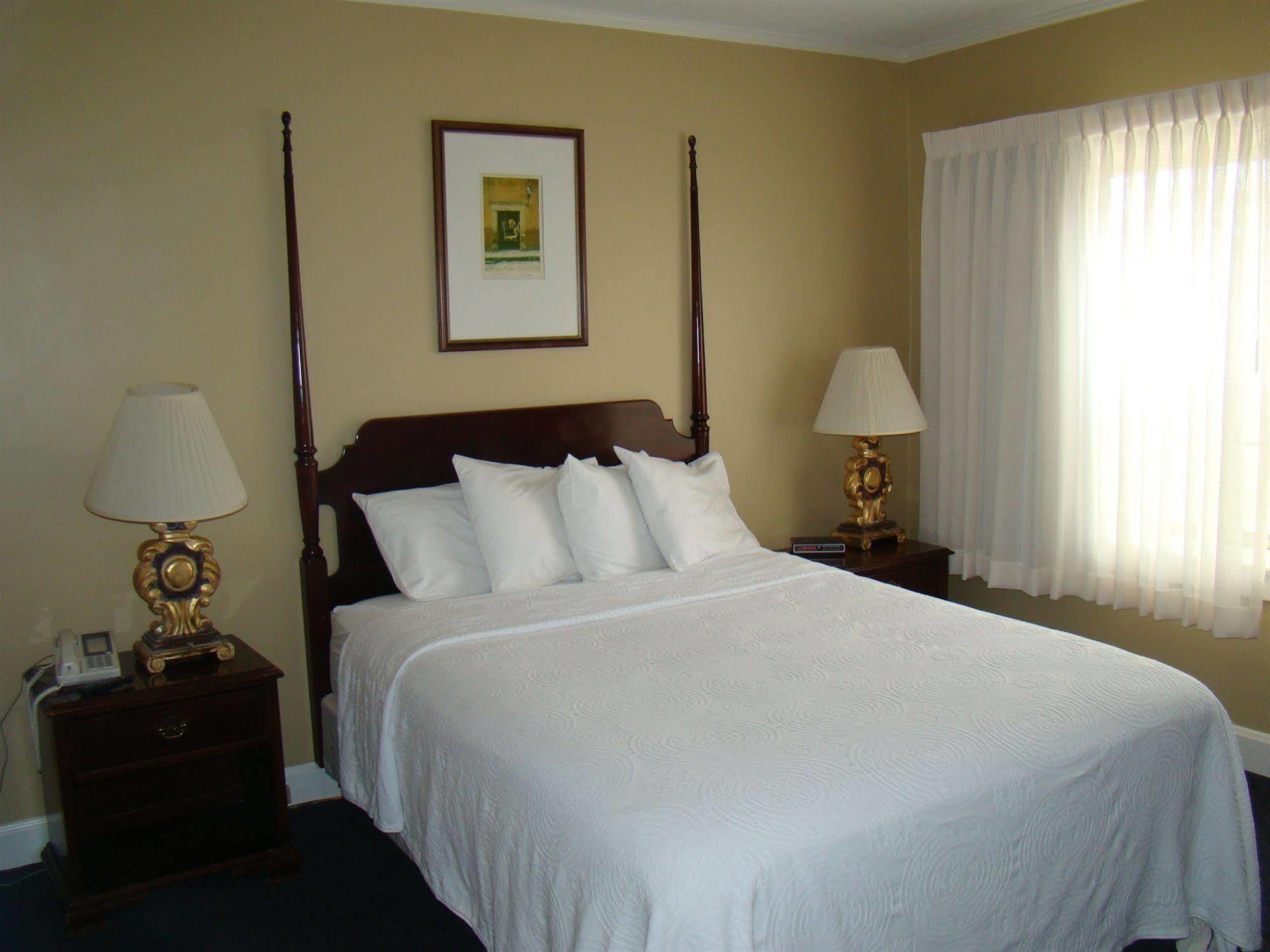 טופיקה Senate Suites Extended Stay Hotel מראה חיצוני תמונה