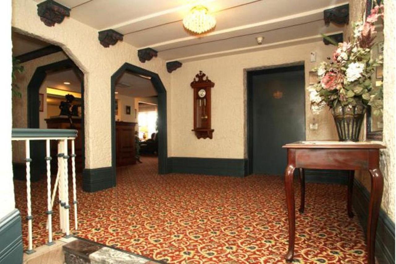 טופיקה Senate Suites Extended Stay Hotel מראה חיצוני תמונה